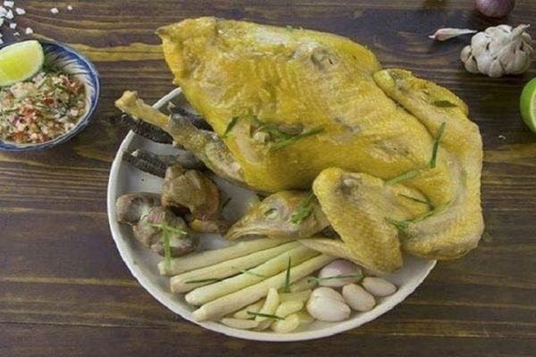 Cách làm gà hấp tỏi đơn giản ngon đúng điệu cach lam ga hap toi 1