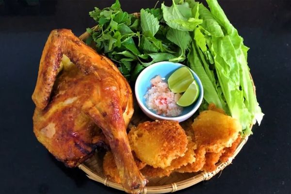 Cách làm gà quay da giòn vàng ruộm, đậm vị cach lam ga quay da gion 3