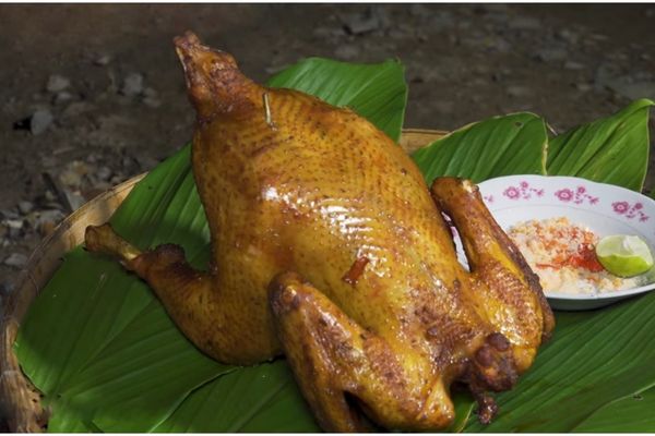 Cách làm gà quay lu giòn da, mềm thịt thơm ngon cach lam ga quay lu 2