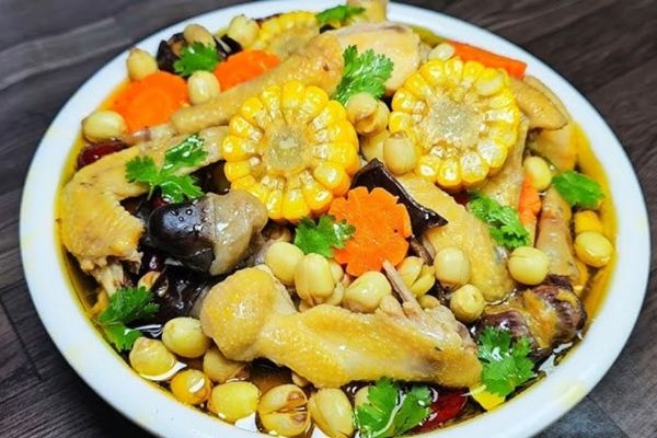 Cách làm gà tiềm hạt sen đậm đà dễ nấu tại nhà cach lam ga tiem hat sen 1