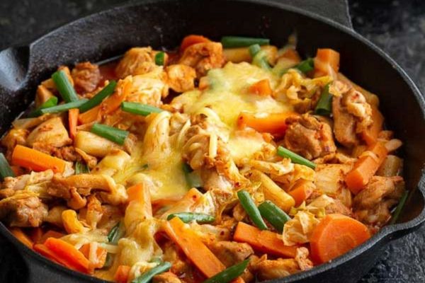 Cách làm gà xào bắp cải thơm ngon, dễ làm tại nhà cach lam ga xao bap cai 2