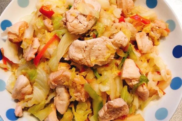 Cách làm gà xào bắp cải thơm ngon, dễ làm tại nhà cach lam ga xao bap cai 3