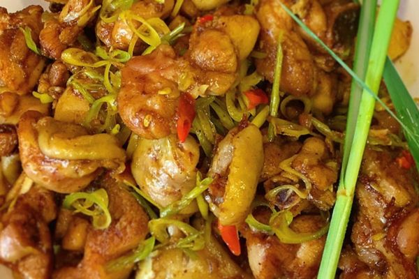 Cách làm gà xào sả ớt công thức chuẩn nhất cach lam ga xao sa ot 1