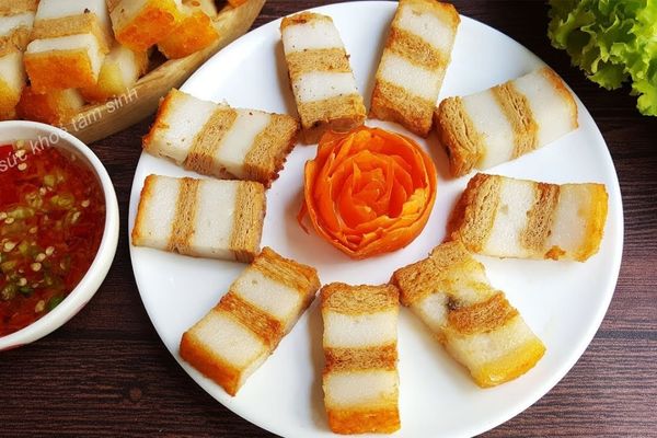 Cách làm heo quay chay giòn da vàng ruộm chuẩn vị cach lam heo quay chay 3