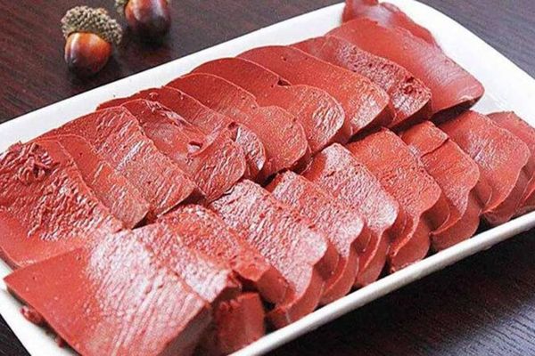 Cách làm huyết heo hấp không tanh ăn cùng cháo ngon cach lam huyet heo hap 1