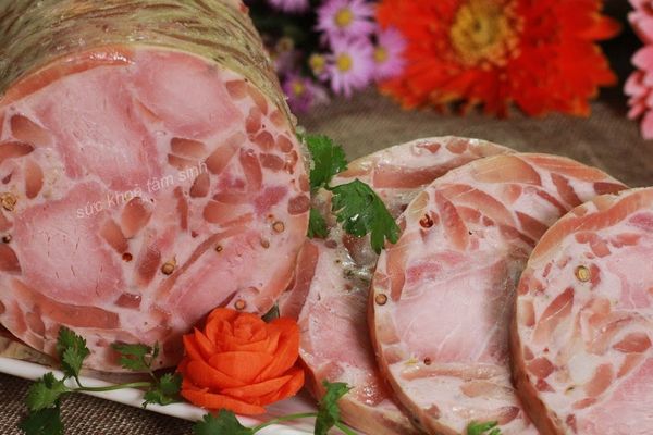 Cách làm jambon thịt heo dai mềm cuộn đẹp mắt cach lam jambon thit heo 2