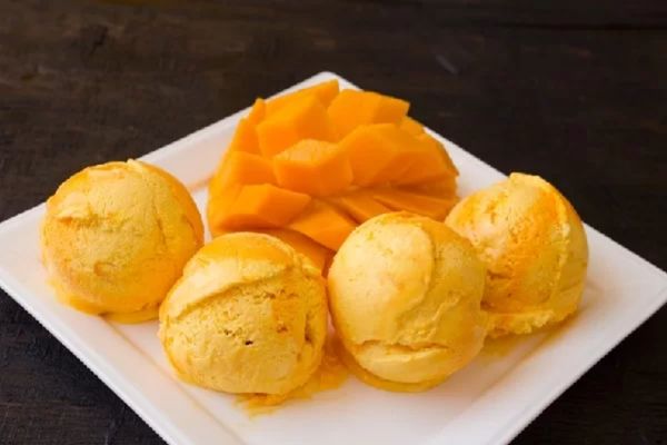 Cách làm kem xoài đậm đà dễ nấu tại nhà cach lam kem xoai 3