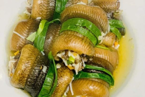 Cách làm lươn cuốn thịt chiên vàng hấp dẫn lạ miệng cach lam luon cuon thit 1