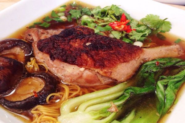 Cách làm mì vịt tiềm nước dùng đậm đà thuốc Bắc cach lam mi vit tiem 3