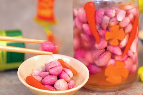 Cách làm muối dưa hành mặn chua cay đậm chất Tết cach lam muoi dua hanh 3