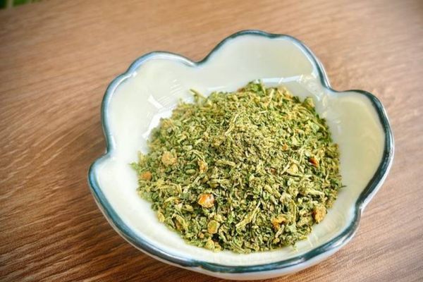 Cách làm muối lá é chấm gà cực thơm đậm chất Phú Yên cach lam muoi la e 1