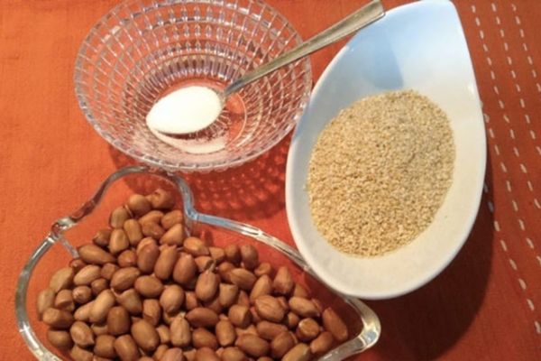 Cách làm muối lạc rang giòn bùi ăn kèm món chay mặn cach lam muoi lac 3