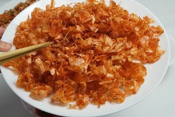 Cách làm muối tôm bằng đầu tôm ngon chuẩn vị Tây Ninh cach lam muoi tom bang dau tom 2