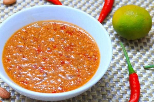 Cách làm nước sốt đậu phộng ăn bún thịt nướng đậm đà cach lam nuoc sot dau phong an bun thit nuong 2
