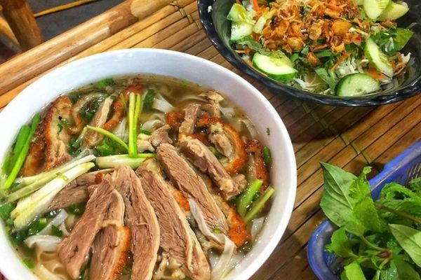 Cách làm phở vịt quay nước lèo ngọt thanh đặc trưng cach lam pho vit quay 1