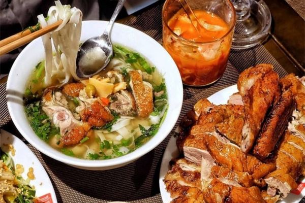 Cách làm phở vịt quay nước lèo ngọt thanh đặc trưng cach lam pho vit quay 3