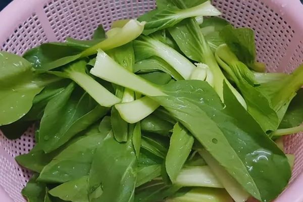 cach lam rau cai luoc 2