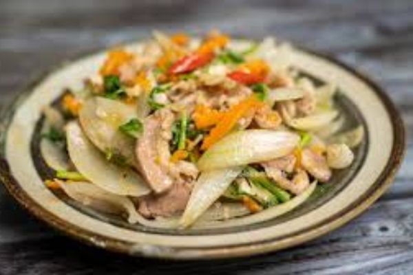 cach lam thit heo xao hanh tay 3