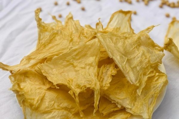 Cách làm váng đậu chiên giòn thơm ngon ăn kèm cực thích cach lam vang dau 3