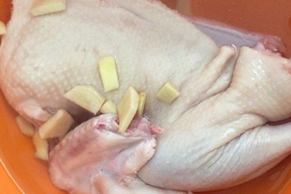 Cách làm vịt luộc trắng giòn da không hôi dễ làm cach lam vit luoc 3