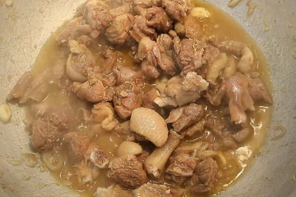 Cách làm vịt om bia mềm thơm đậm đà không bị tanh cach lam vit om bia 1