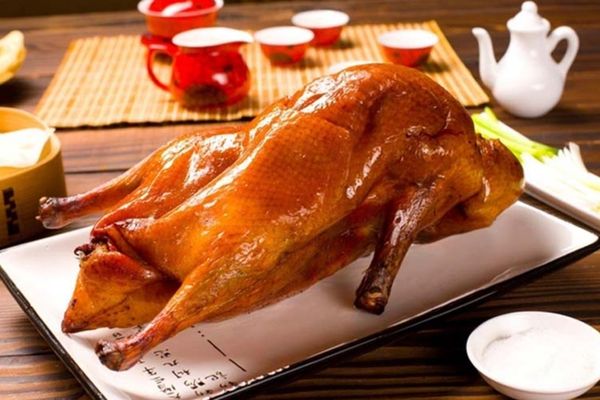 Cách làm vịt quay của người hoa da giòn thịt mềm cach lam vit quay cua nguoi hoa 2