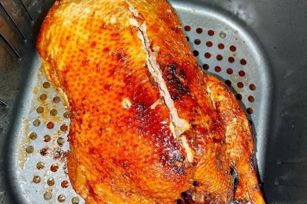 Cách làm vịt quay da giòn ướp thơm vàng óng đẹp mắt cach lam vit quay da gion 3