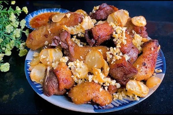 Cách làm vịt rang cháy tỏi mặn mà thơm khó cưỡng cach lam vit rang chay toi 3