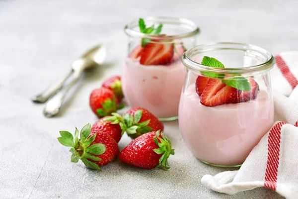 Cách làm yaourt dâu thơm ngon, mát lạnh tại nhà cach lam yaourt dau 3