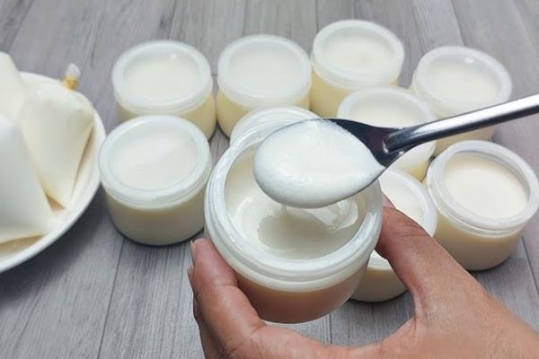 Cách làm yaourt dẻo đậm đà dễ nấu tại nhà cach lam yaourt deo 2