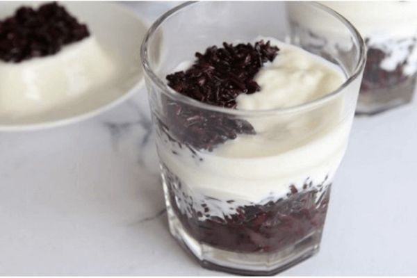 Cách làm yaourt nếp cẩm béo ngậy, tốt cho sức khỏe cach lam yaourt nep cam 3