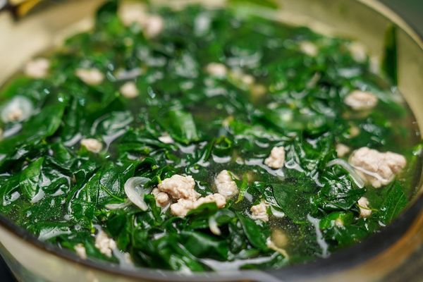 Cách nấu canh rau ngót thịt băm bổ dưỡng cho bé cach nau canh rau ngot thit bam 1