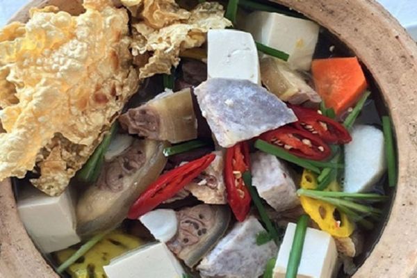 Cách nấu lẩu bò khoai môn béo ngậy thơm ngon tròn vị cach nau lau bo khoai mon 1