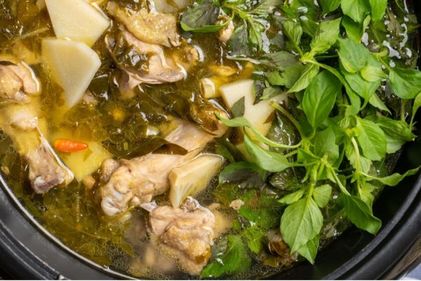 Cách nấu lẩu gà lá é đặc sản Phú Yên thơm ngon cach nau lau ga la e 2