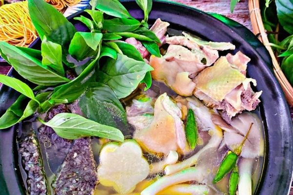 cach nau lau ga la que 2