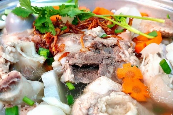 Cách nấu lẩu nấm xương heo thanh ngọt bổ dưỡng dễ ăn cach nau lau nam xuong heo 2
