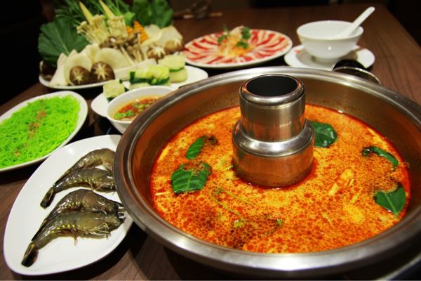 Cách nấu lẩu tomyum đúng chuẩn Thái chua cay thơm ngon cach nau lau tomyum 2