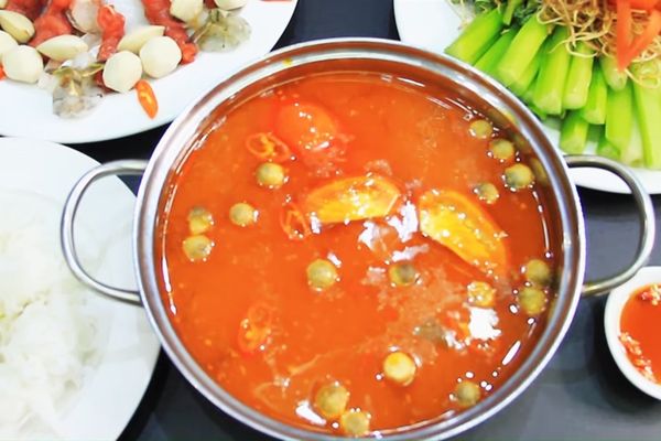 Cách nấu lẩu tomyum đúng chuẩn Thái chua cay thơm ngon cach nau lau tomyum 3