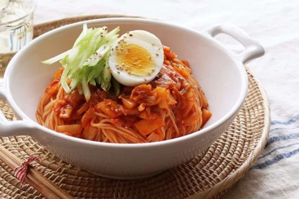 cach nau mi trung kho 3