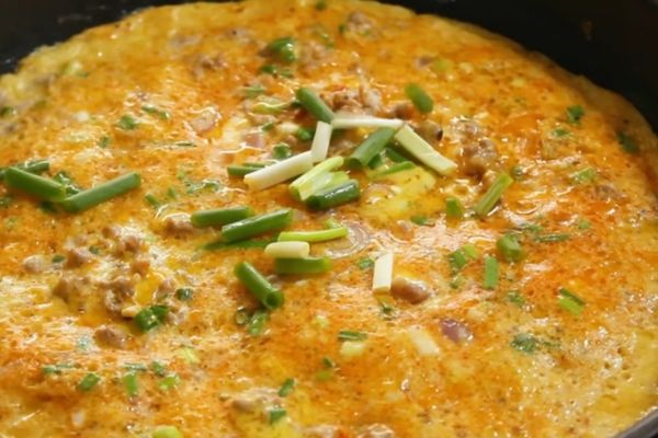 Cách nấu trứng chiên giòn thơm béo ngậy đơn giản cach nau trung chien 2