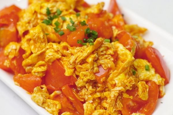 Cách nấu trứng sốt cà chua mềm ngon đậm đà màu đẹp cach nau trung sot ca chua 1